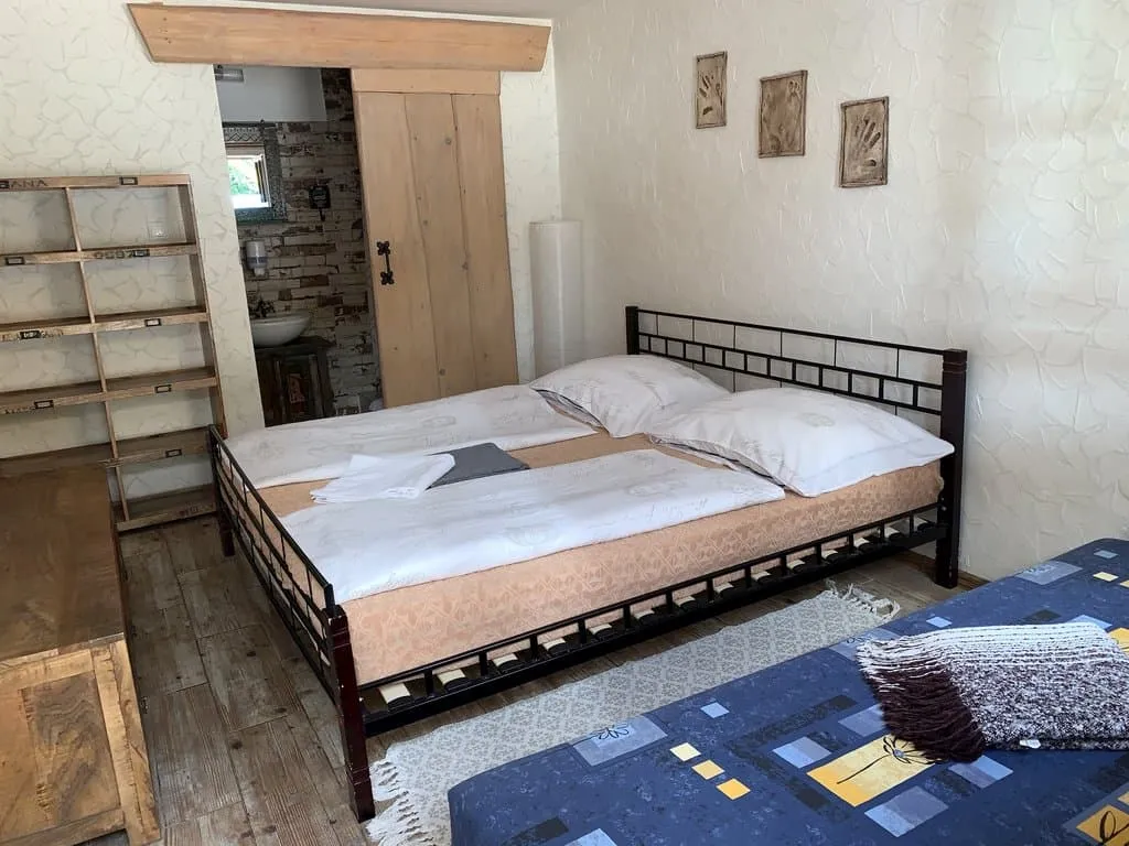 1 x Dvojlôžková izba č. 2 (Dvojlôžková izba s prístelkou)